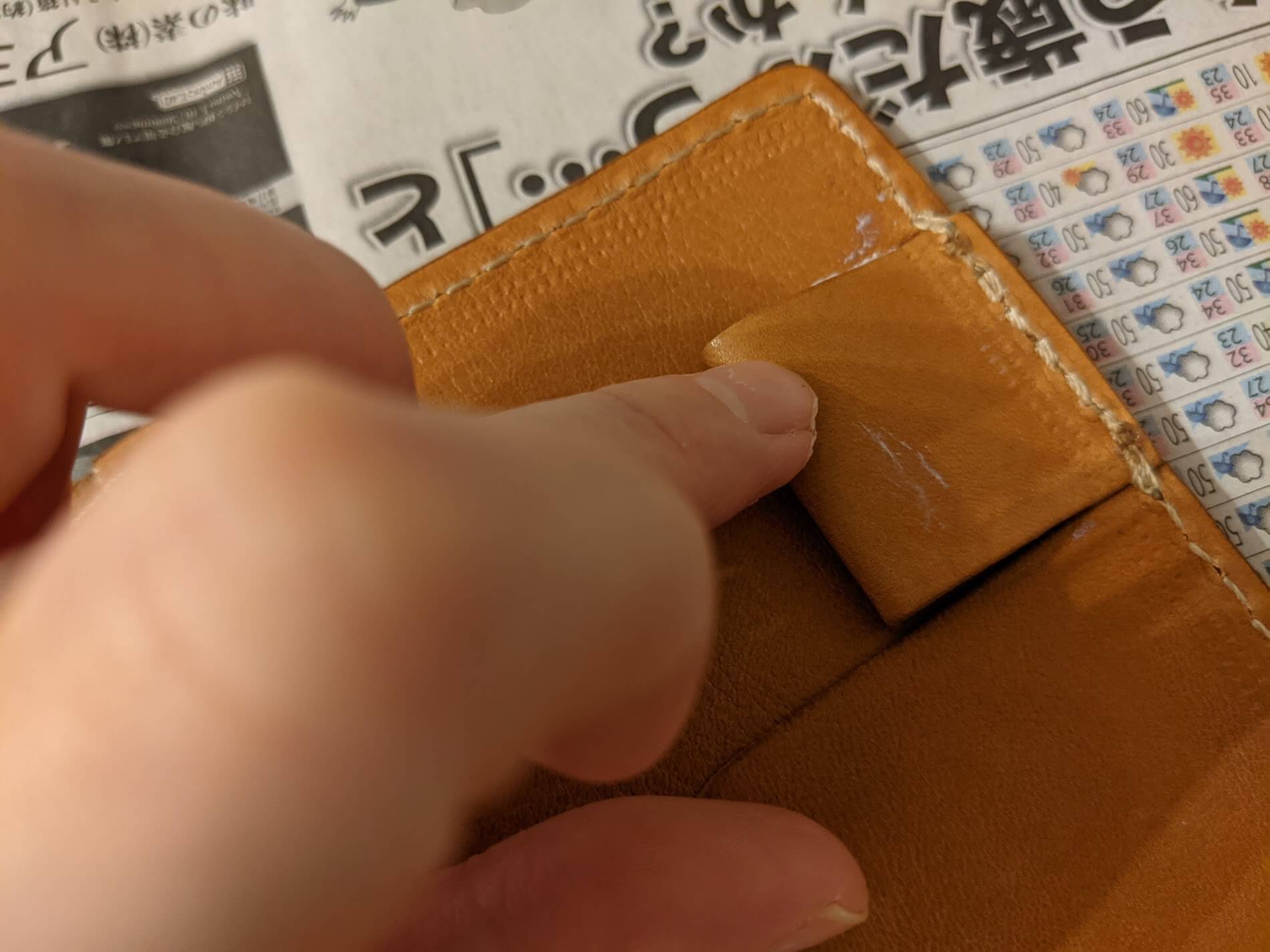ペン差しにもクリームを塗る